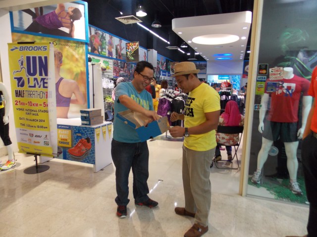 Unboxing with Mr. Cheah (Brooks Malaysia Managing Director)