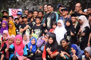 Smiling Faces_Space Race