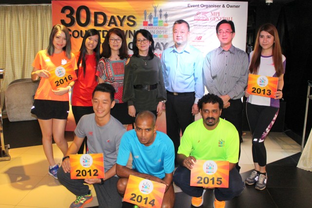 Snr Mgmt with models.JPG