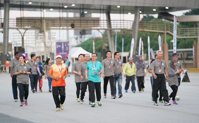 DHC 2018_Besraya_VIPs Starting their walk (2)