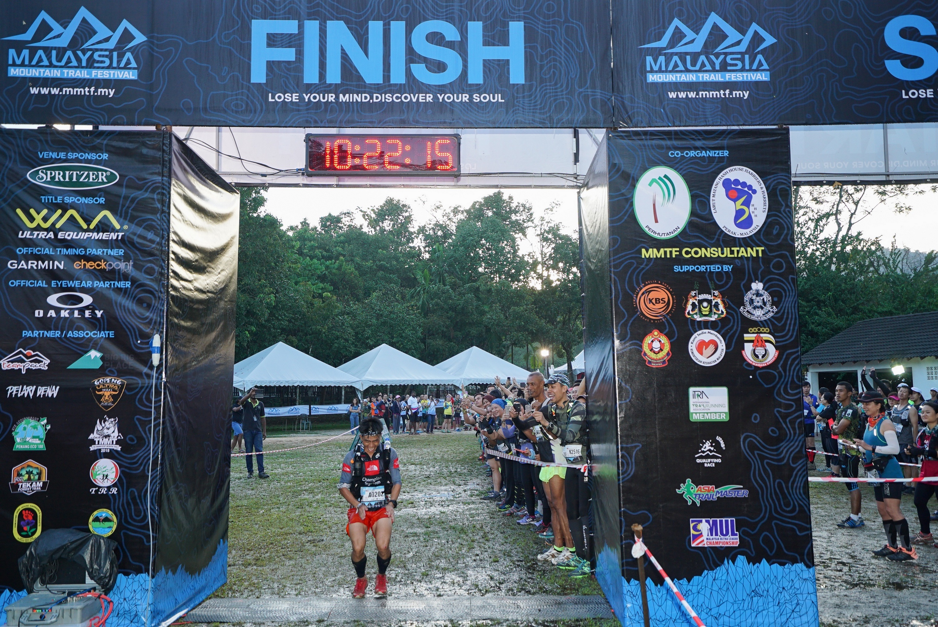 8) MMTF 2018 - Daved Simpat being cheered as he crosses the finish line, taking first place for the 70km category