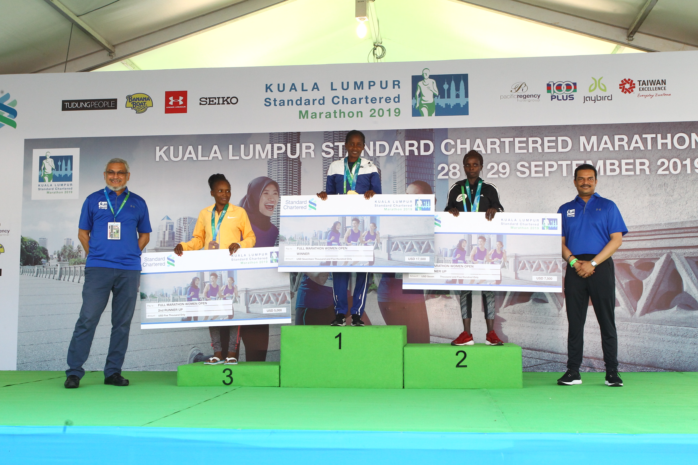 KLSCM2019 FM Women Open with Khalid Samad (far left) and Abrar A. Anwar (far right)